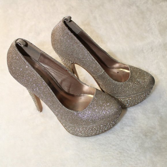 Gold Heels - Picture 2 of 4